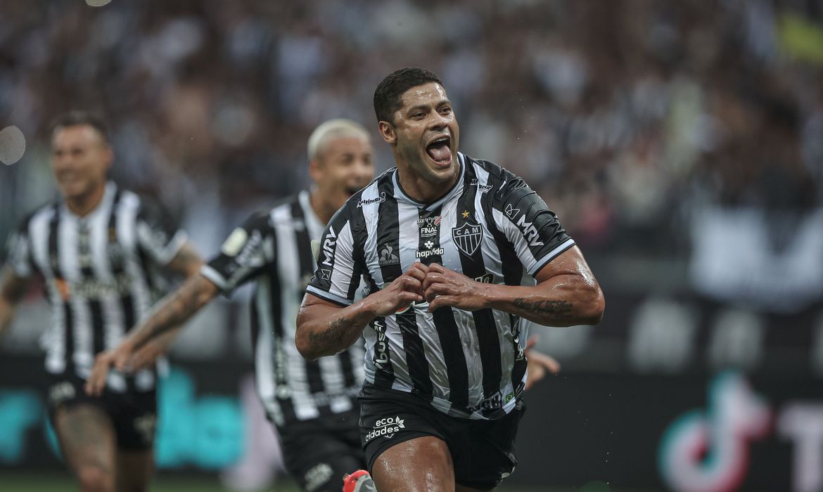 Atlético-MG goleia o Athletico-PR no 1º jogo da final e coloca mão na taça da Copa do Brasil