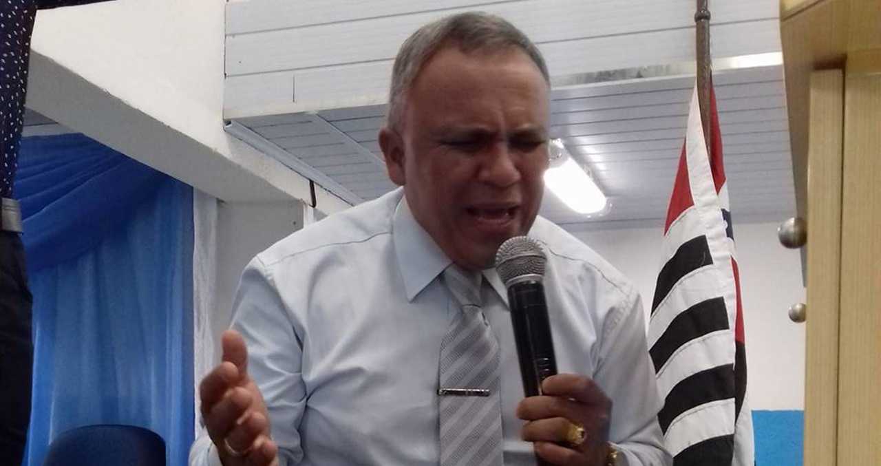 Revelação do pastor Ezequias em igreja vira caso de polícia; “estavam no motel”