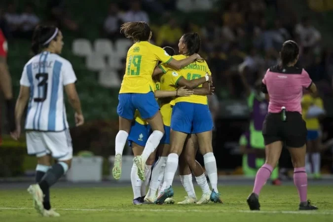 Brasil estreia na Copa América Feminina com goleada sobre a Argentina