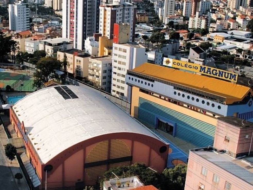 Professor é suspeito de fumar em sala de aula e dar soco em parede de escola particular de BH