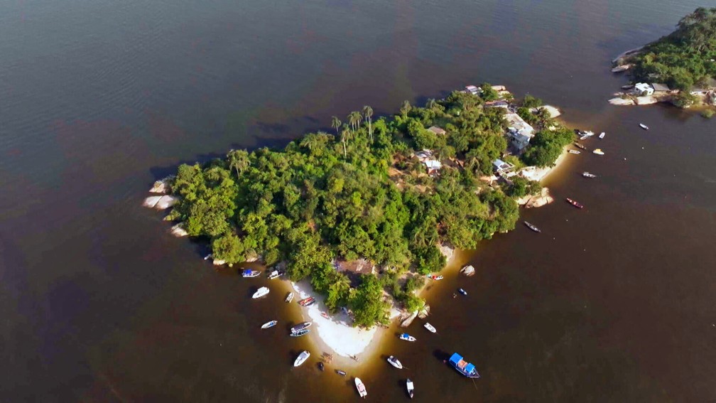 Conheça a ilha na Baía de Guanabara que está no Rio, mas é a ‘praia’ de São Gonçalo