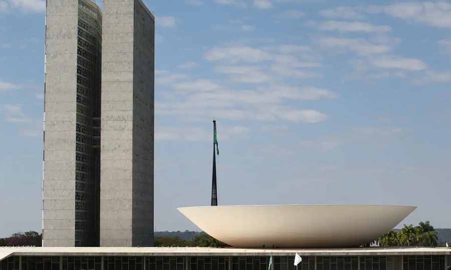 Câmara dos Deputados aprova urgência para projeto que equipara aborto a homicídio