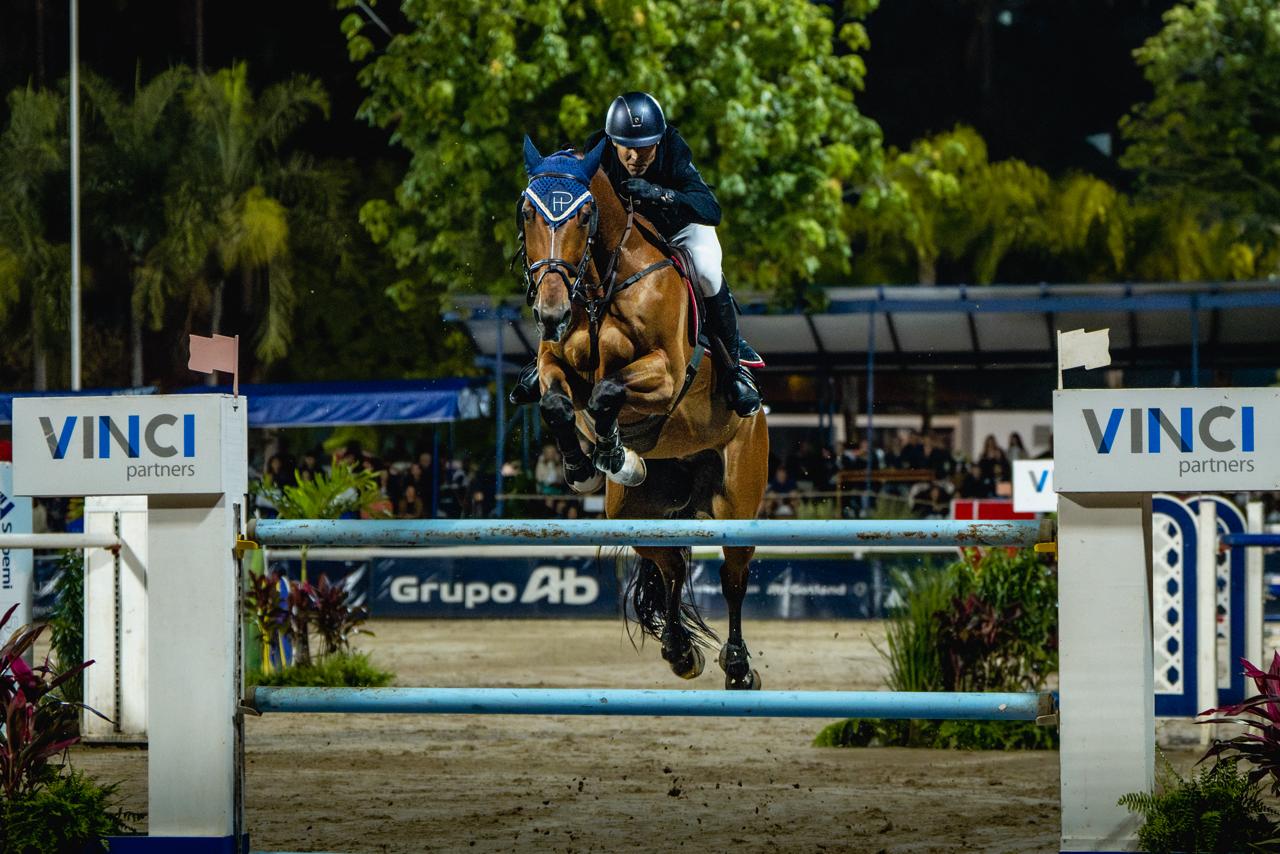 “Salto para a vitória: SHB celebra 86 anos com Campeonato Internacional de