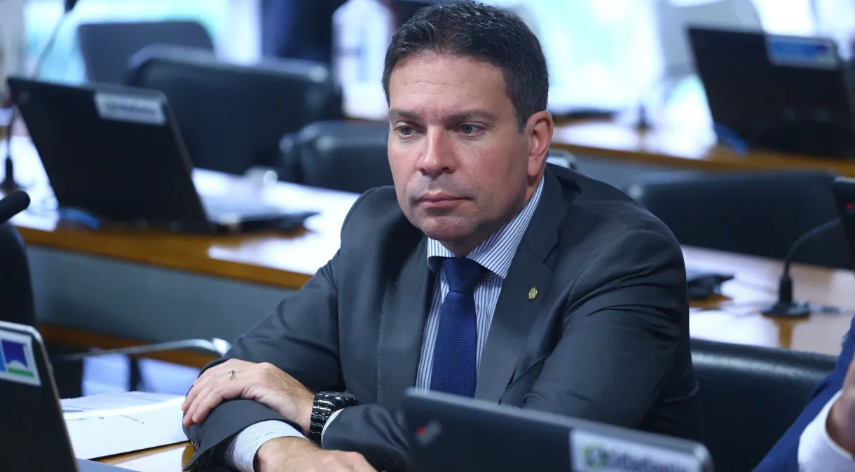 Alexandre Ramagem tem prisão preventiva decretada por Moraes