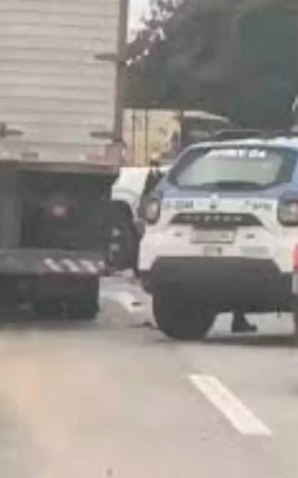 Mulher é atropelada por caminhão na BR-101 em São Gonçalo: tragédia nas estradas