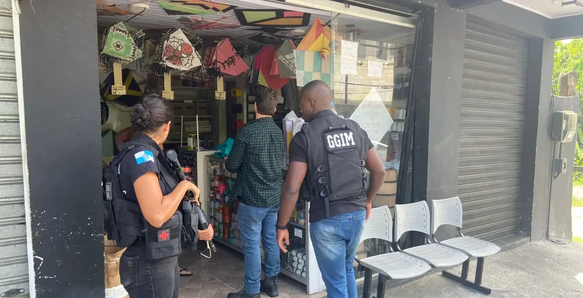 Comerciantes detidos em Niterói por comercialização de linha chilena